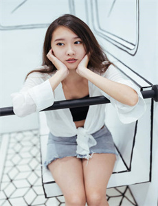 女的下面同时放两根进去小说-偷吻美女
