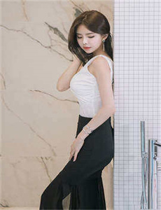 美丽教师意大利未删减版在线看-深爱网